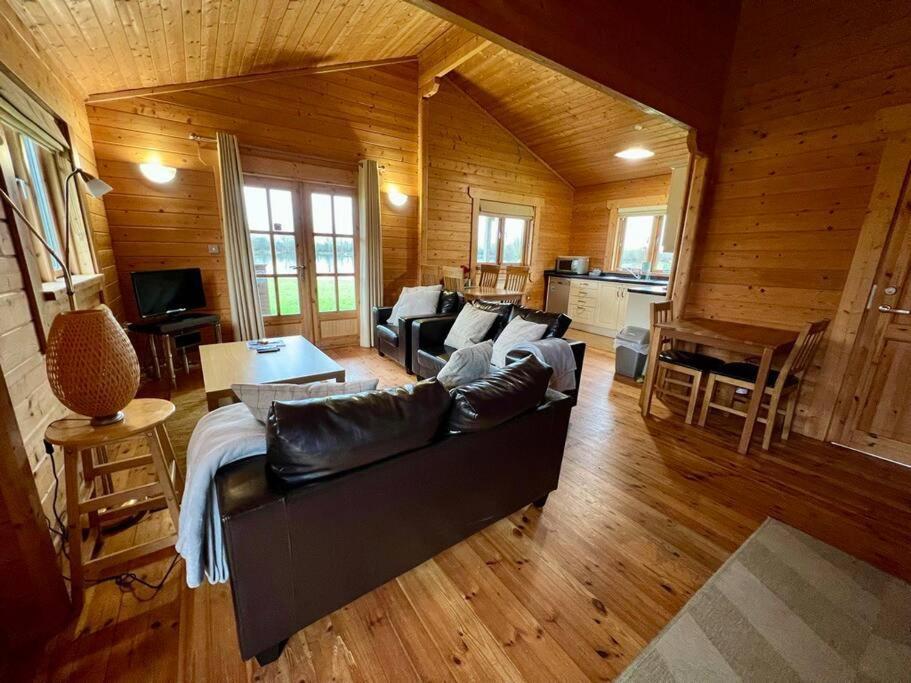 Lilly Lodge, Lake Pochard South Cerney Bagian luar foto