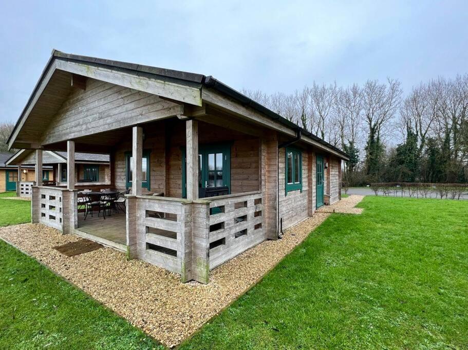 Lilly Lodge, Lake Pochard South Cerney Bagian luar foto