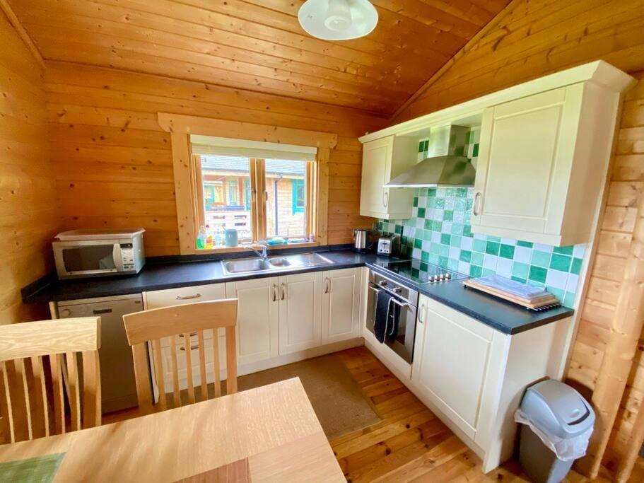 Lilly Lodge, Lake Pochard South Cerney Bagian luar foto