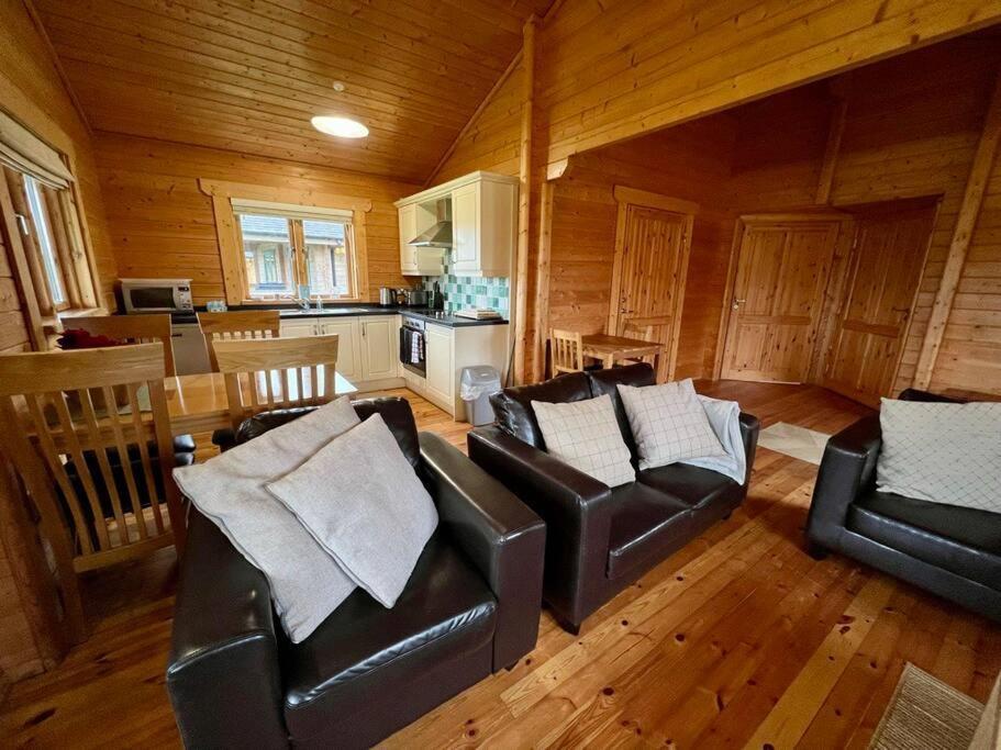 Lilly Lodge, Lake Pochard South Cerney Bagian luar foto